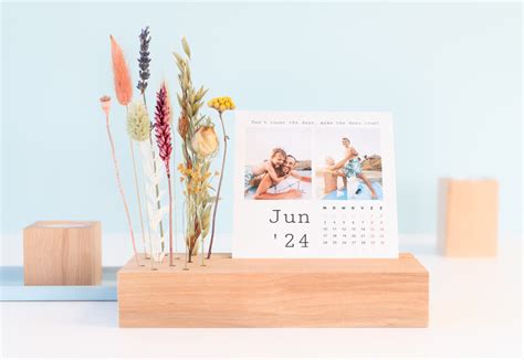 Make A Personalised Desk Calendar With A Wooden Holders And Dried