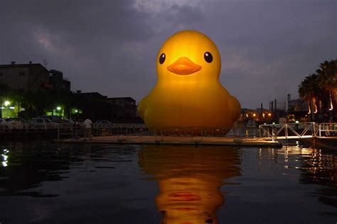大黄鸭rubber Duck By Florentijn Hofman 灵感邦ideabooom