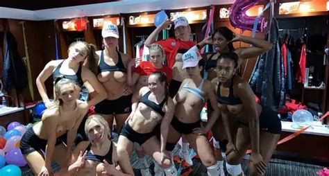 Wisconsin Volleyball Team Strip Showing Full Body And Round Big Boobs So Erotic Cyber Porn X