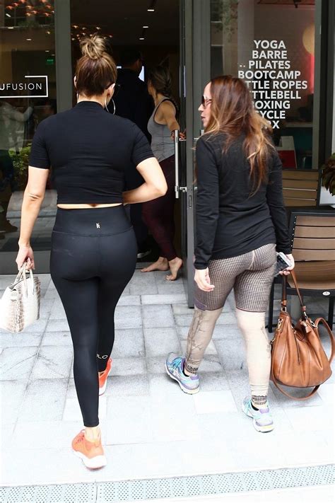 Jennifer Lopez Wears A Guess Crop Top And Leggings For A Yoga Class In
