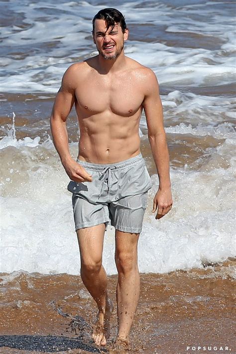 Shirtless Matt Bomer In Maui Hawaii Pictures Popsugar Celebrity