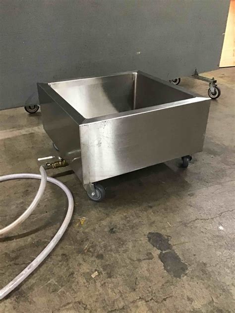 STAINLESS STEEL SOAK TANK ON CASTERS