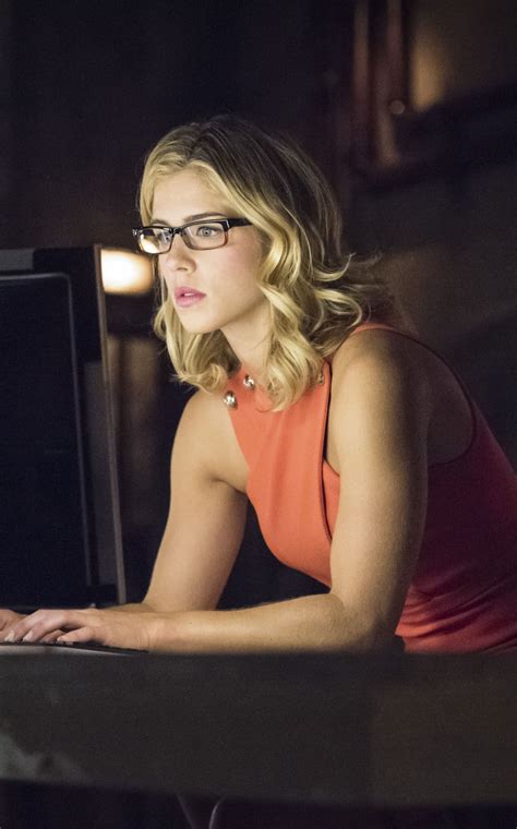 Felicity Smoaks Glasses Are The Greatest Frames If Only They Were
