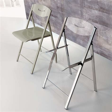 Lors de l'achat d'une nouvelle chaise pliante, il faut savoir et garder en tête différents critères afin de mieux sélectionner la meilleure chaise adaptée à vos besoins. Ripiego: Chaise pliante moderne en métal et méthacrylate ...
