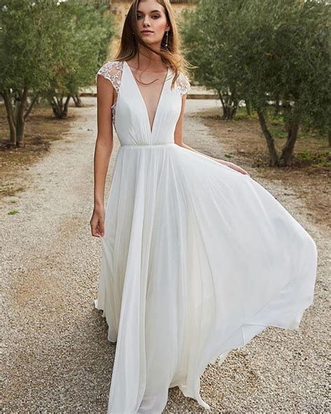 Chiffon White Wedding Dress Beach Bridal Dress With Lace Cap Sleeves
