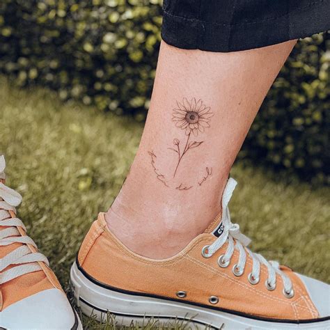 84 inspirações de tatuagens femininas para sua próxima tattoo tatuagens margaridas tatuagem