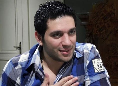 وأوضح أنه يتواجد والفنان حسن الرداد يوميًا مع دنيا وإيمي لمساندتهم بعد رحيل الأب الذي لا يعوضه أي شخص. حسن الرداد وإيمى سمير غانم بملابس ميكي ماوس في فيلم «عشان ...