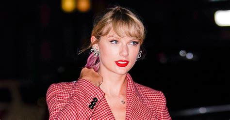 Fans Think Taylor Swifts New Headband Is A 426 Clue
