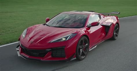 Is The C Corvette Z An American Ferrari Reviewer Thinks It S