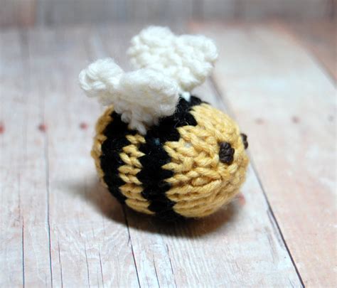Bee Knitting Pattern And Picture Tutorial Instant Download Knit Bee