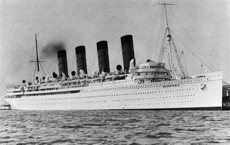 Rms Mauretania In White Paint Sometime In The 1930s 1000 × 632 R