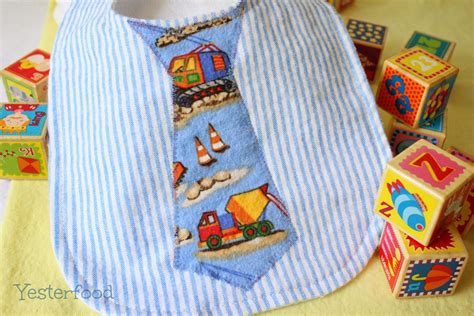With over 200 designs, you'll find something here that is perfect for your next cross stitch project. Yesterfood : Bib and Burp Cloth Set