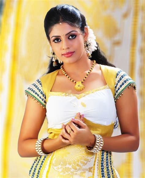 Actress Iniya In Kerala Traditional Dress And Makeup Kerala Traditional Dress Pinterest
