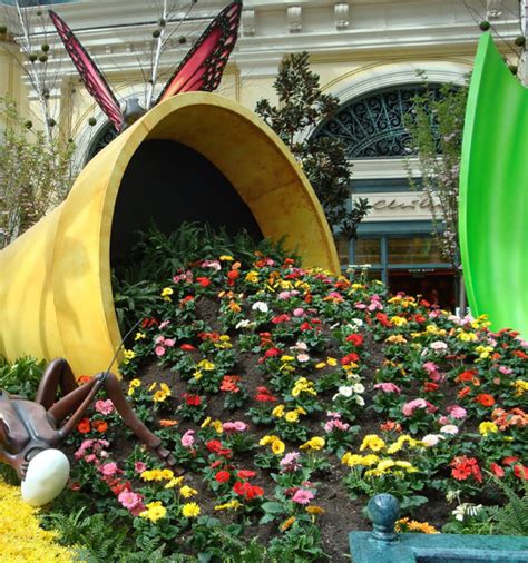 Such a fun way to brighten up your home and outside curb appeal! 35 Best Spilled Flower Pot Ideas to Brighten Your Yard ...