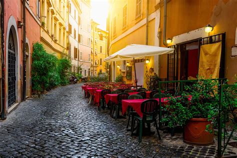 Download Cafe In Old Street Transtevere Rome Italy Wallpaper