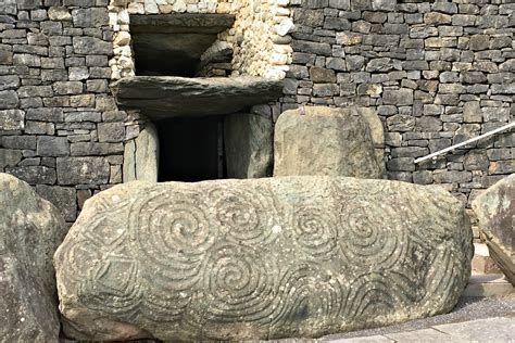 Visiting Newgrange And Knowth Passage Tombs Bru Na Boinne Ireland