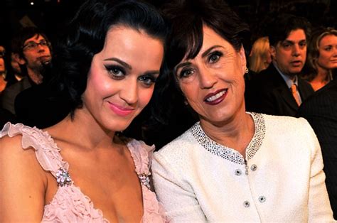 Katy Perry And Her Mom Mary Perry Hudson At The 51st Annual Grammy Awards At The Staples