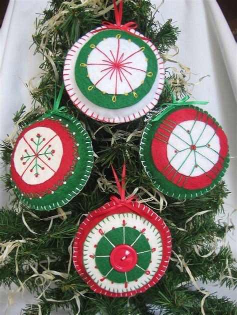 Two vintage paper and felt christmas tree decorations. 30 Beautiful Felt Christmas Decorations Ideas - Decoration ...