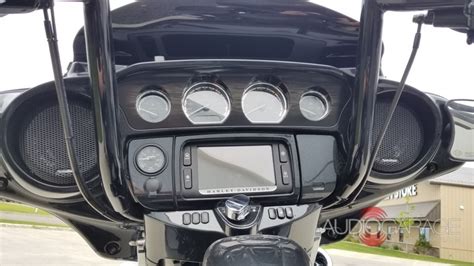 I disconnected my battery in my 2006 harley altar classic well the radio works but no display i had this once before but i forgot what i did to put the. 2017 Harley-Davidson Street Glide CVO Stereo System ...