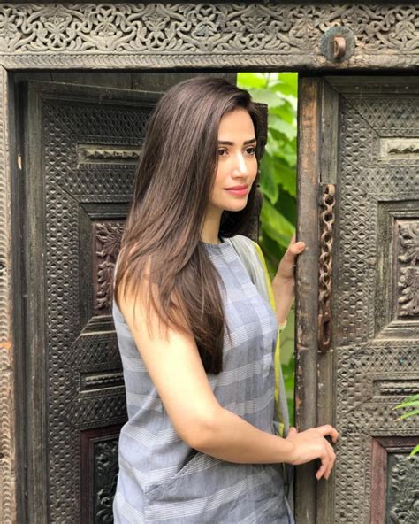 Beautiful Pictures of Sana Javed in a Casual Attire - 24/7 News - What ...