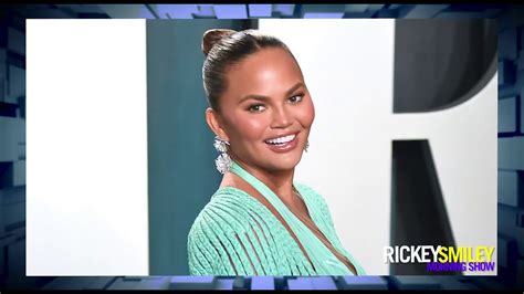 Chrissy Teigen Poses Topless Youtube