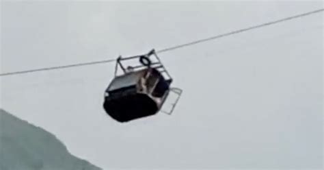Pakistani Rescuers Free 2 Children From Dangling Chairlift 6 More Trapped