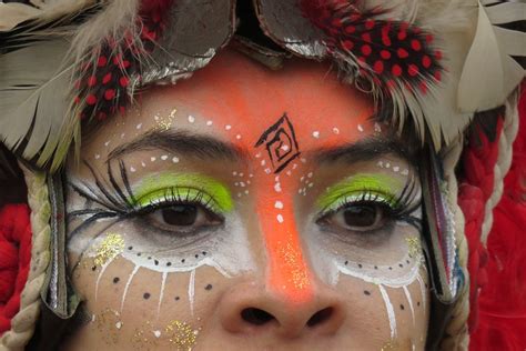 Curso De Make Promete Criatividade Para Looks Na Folia De Carnaval O Que é Notícia Em Sergipe