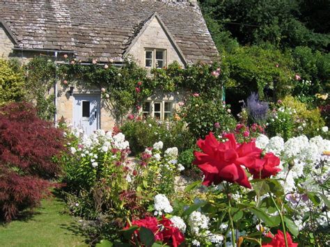 Cottage In Cotswolds English Cottage Style English Country Gardens