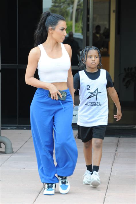 Kim Kardashians Tiny Waist Sinks Into Baggy Pants And Crop Top As Star