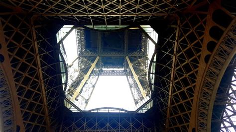 27 Pictures Of The Eiffel Tower In Paris That Will Blow Your Mind Away
