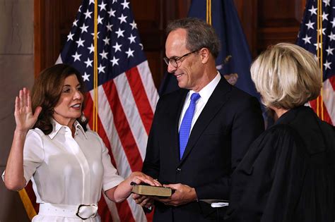 Hochul Sworn In As New Yorks First Female Governor Politico