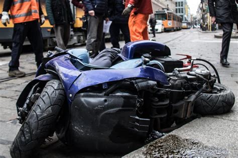 Milano Tragico Incidente In Zona San Siro Tra Un Auto E Una Moto