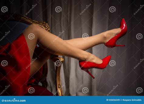 Kobiet Nogi W Czerwonych Szpilkach Obraz Stock Obraz Z O Onej Z
