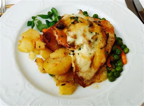 Gustosissimo e particolarmente gradito sia nella versione con i funghi, che in quella con. Scaloppine al formaggio: la ricetta furba e veloce