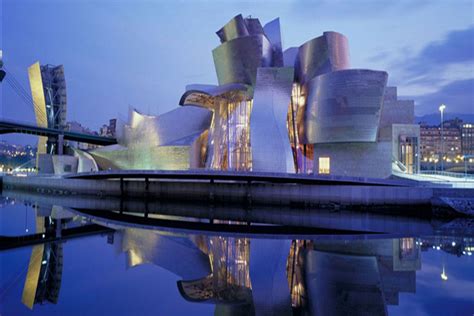 Bilbao is the capital of biscay and the largest city in the basque country. Tour de arquitectura en Bilbao - River, Deusto y Guggenheim