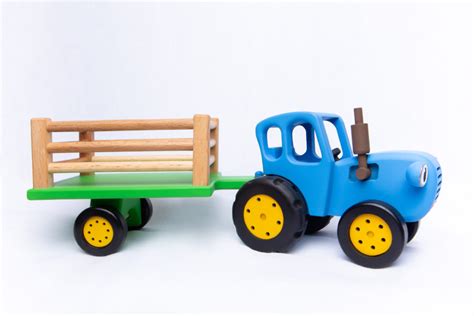 Заказать деревянную игрушку Синий трактор Гоша с прицепом ...