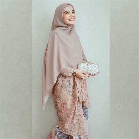 Kebaya Tile Hijab Kebaya Brokat Hijab Syari Rahman Gambar Tile