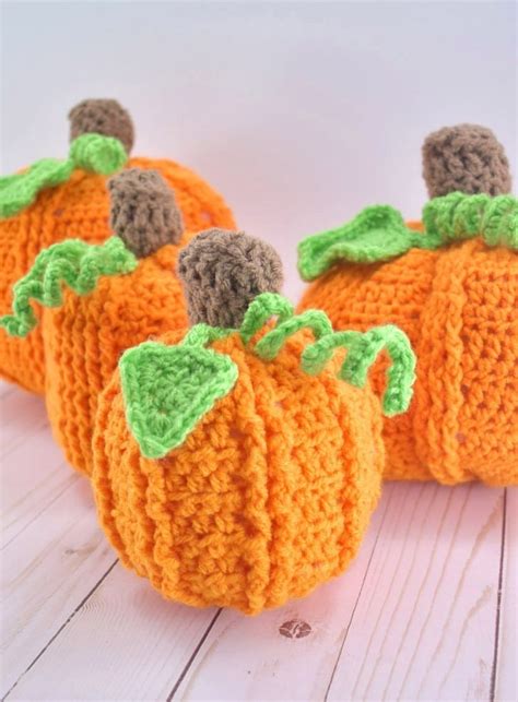 Crochet Pumpkins With Free Patterns ⋆ Dream A Little Bigger