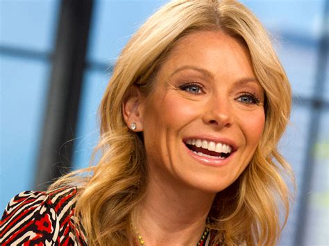 Kelly Ripa Says She Quit Drinking Without Thinking About It