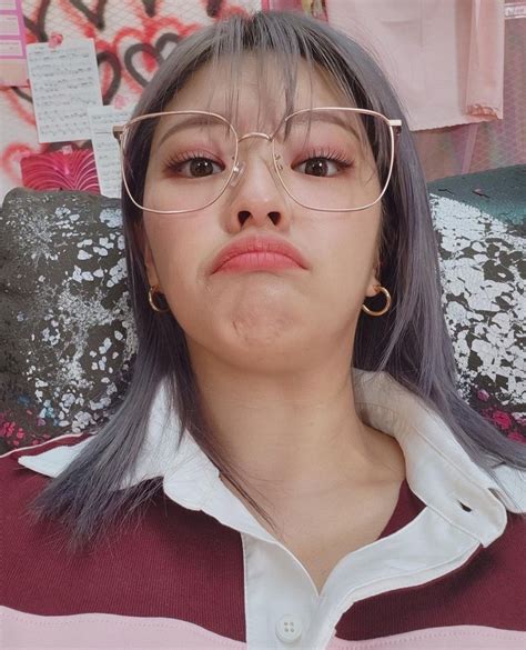 😴 On Twitter Jeongyeon Wearing Big Glasses On Her Small Face