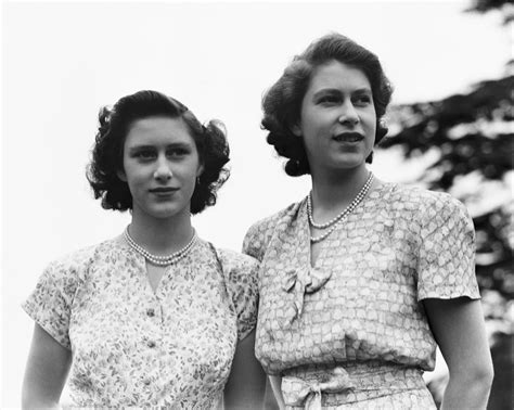 This Stunning Photo Of The Two Sisters Was Taken In 1946 Queen