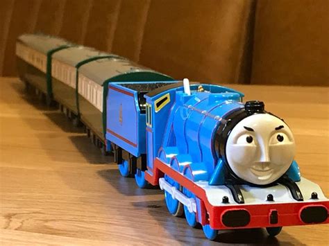 Of course, gordon is not the type to let henry off without getting his revenge. Tomy Trackmaster Plarail Thomas Gordon 4 Green Express ...