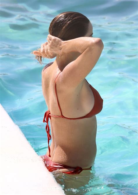 Rachael Gouvignon Shows Off Her Sexy Bikini Body In Sydney Photos