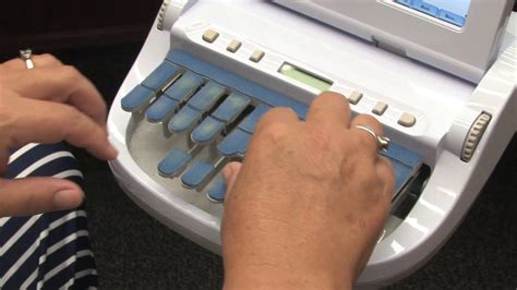 Video How A Court Reporter Uses A Stenotype Machine Youtube