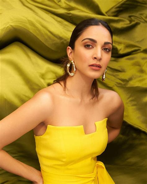 Kiara Advani Oozes Oomph In A Sage Green Gown Worth Rs 6 Lakhs Flaunts Her Dainty Choker