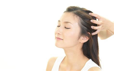 How To Massage Your Scalp For Hair Growth And Other Benefits Skinkraft