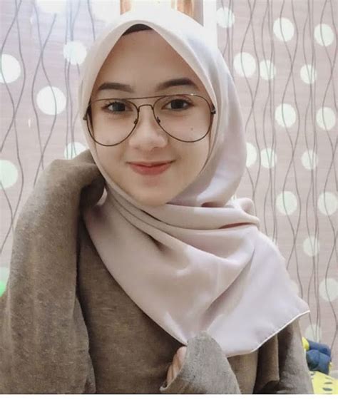 Hijaber Manis Penuh Romantis Selebriti Hijab