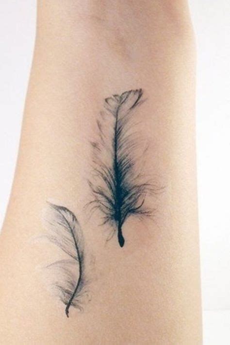 50 tatouages de plumes tout en délicatesse Feminine Tattoos Trendy