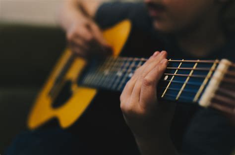 3 Steps For Making Your Acoustic Guitar Sound Full Masteringbox