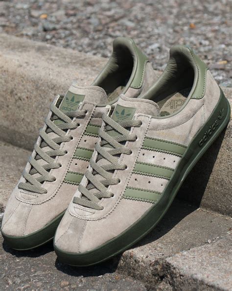 Stylized as adidas since 1949) is a german multinational corporation, founded and headquartered in herzogenaurach, germany, that designs and manufactures shoes, clothing and accessories. Adidas Broomfield Trainers Trace Cargo/Raw Khaki - 80s ...